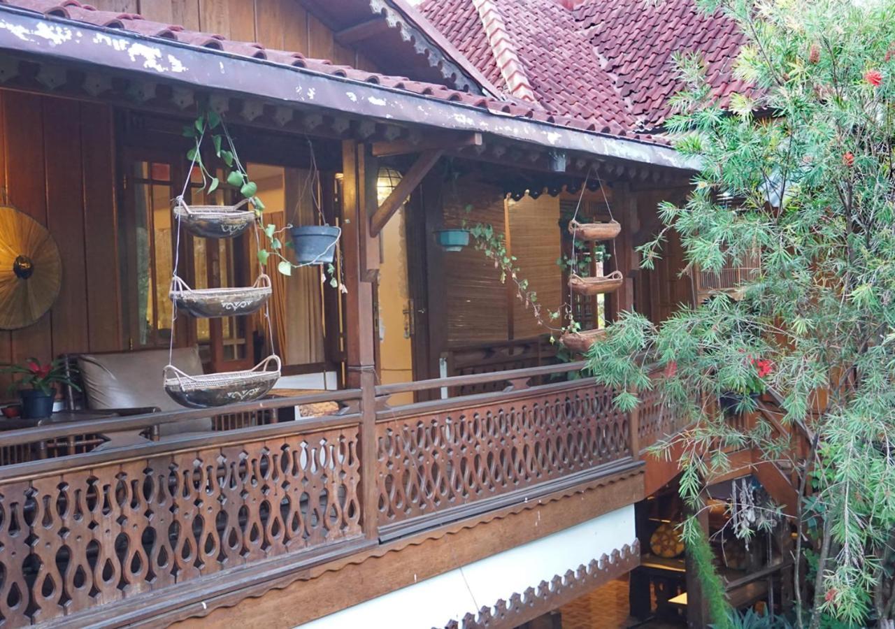 Badjoeri Ethnic Wooden Homestay Bandung Exterior photo