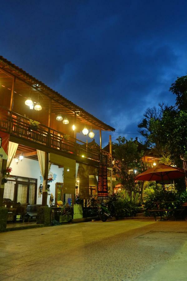 Badjoeri Ethnic Wooden Homestay Bandung Exterior photo