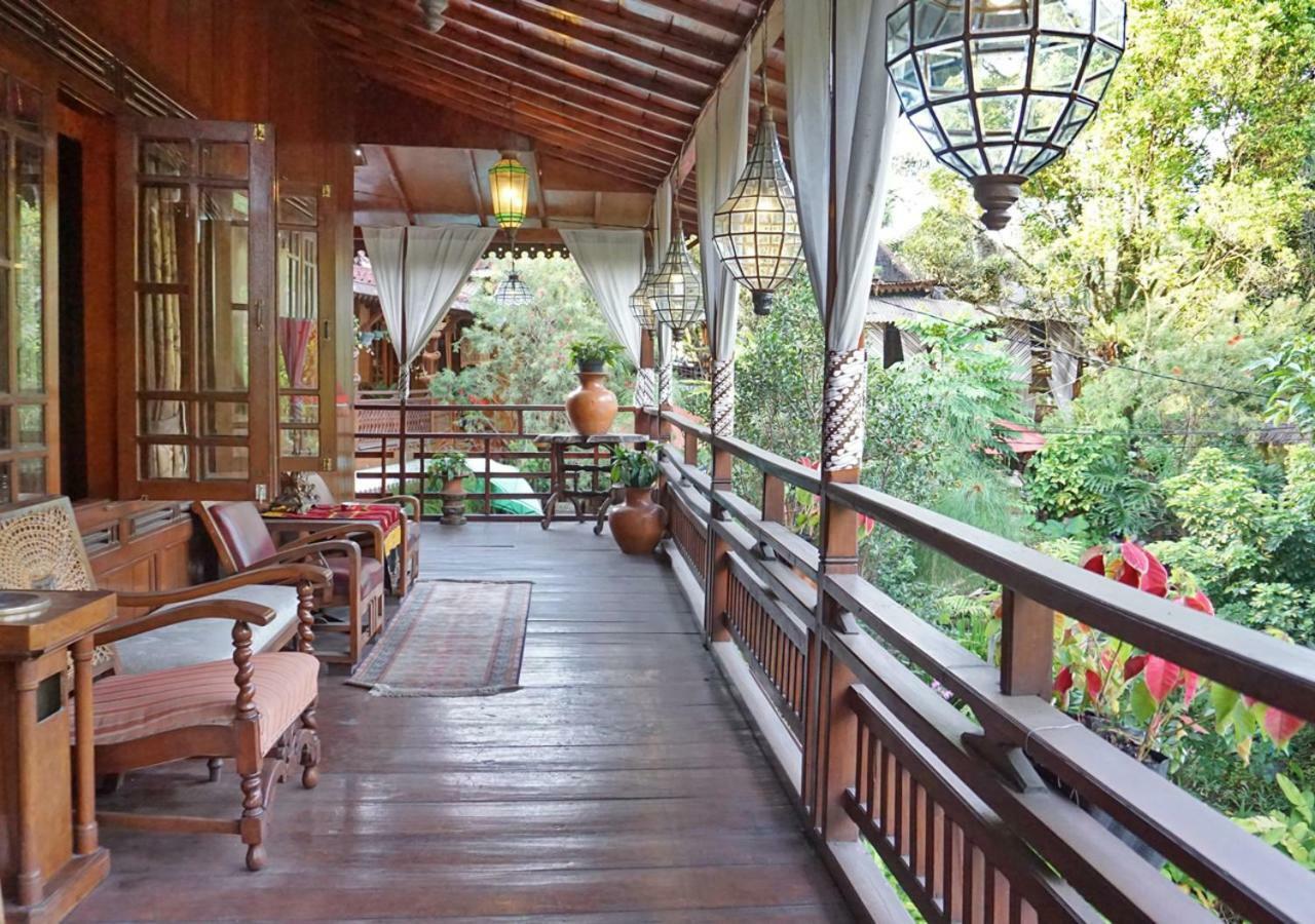 Badjoeri Ethnic Wooden Homestay Bandung Exterior photo